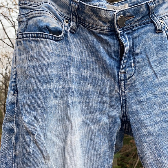 Straight cut women’s light washed denim - Picture 4 of 7